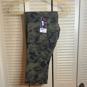 No Boundaries Green Camouflage Leggings